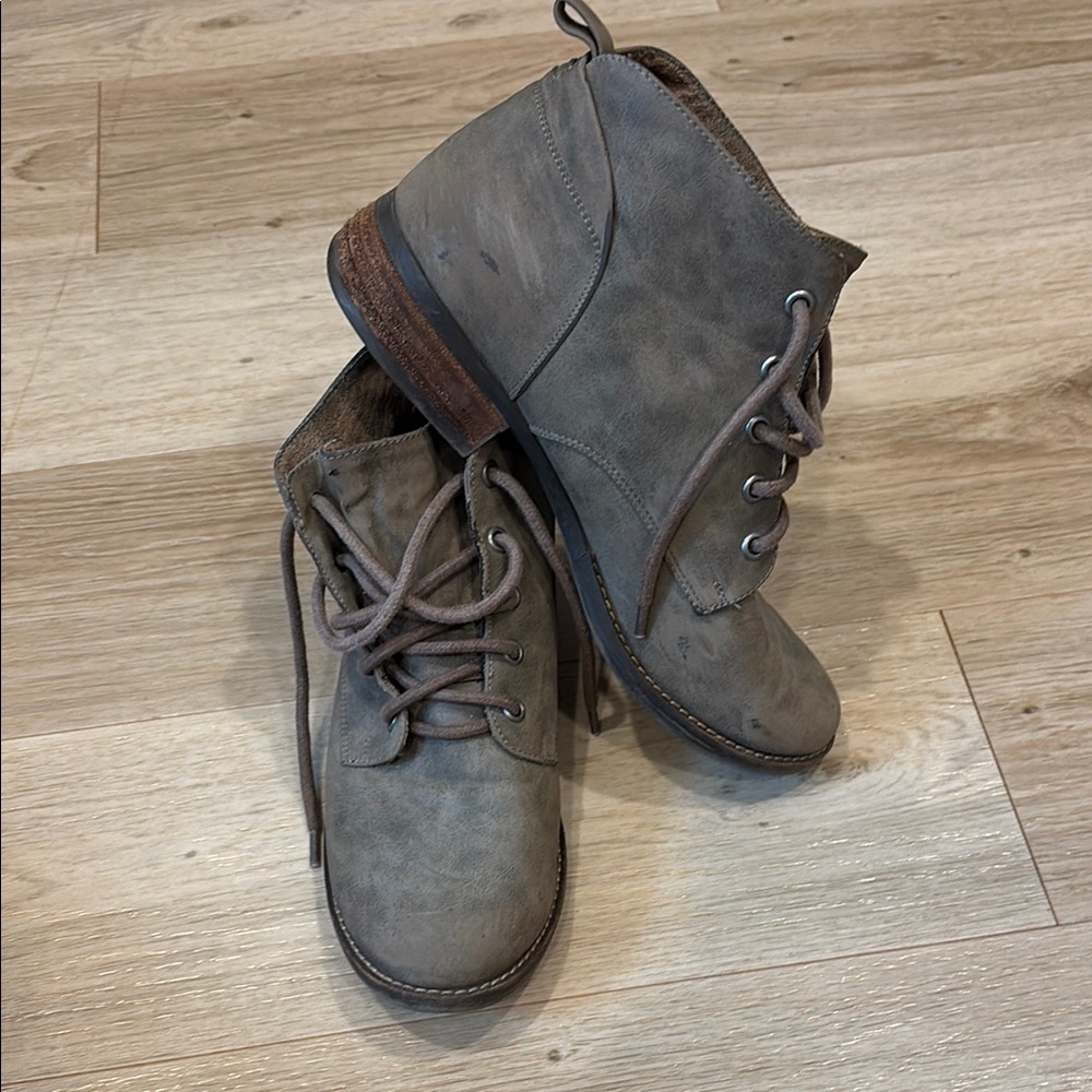 Not Rated Women’s Booties Size 9